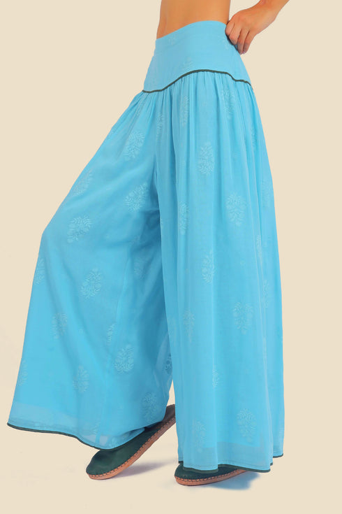 Super wide leg printed pants with contrast color piping
